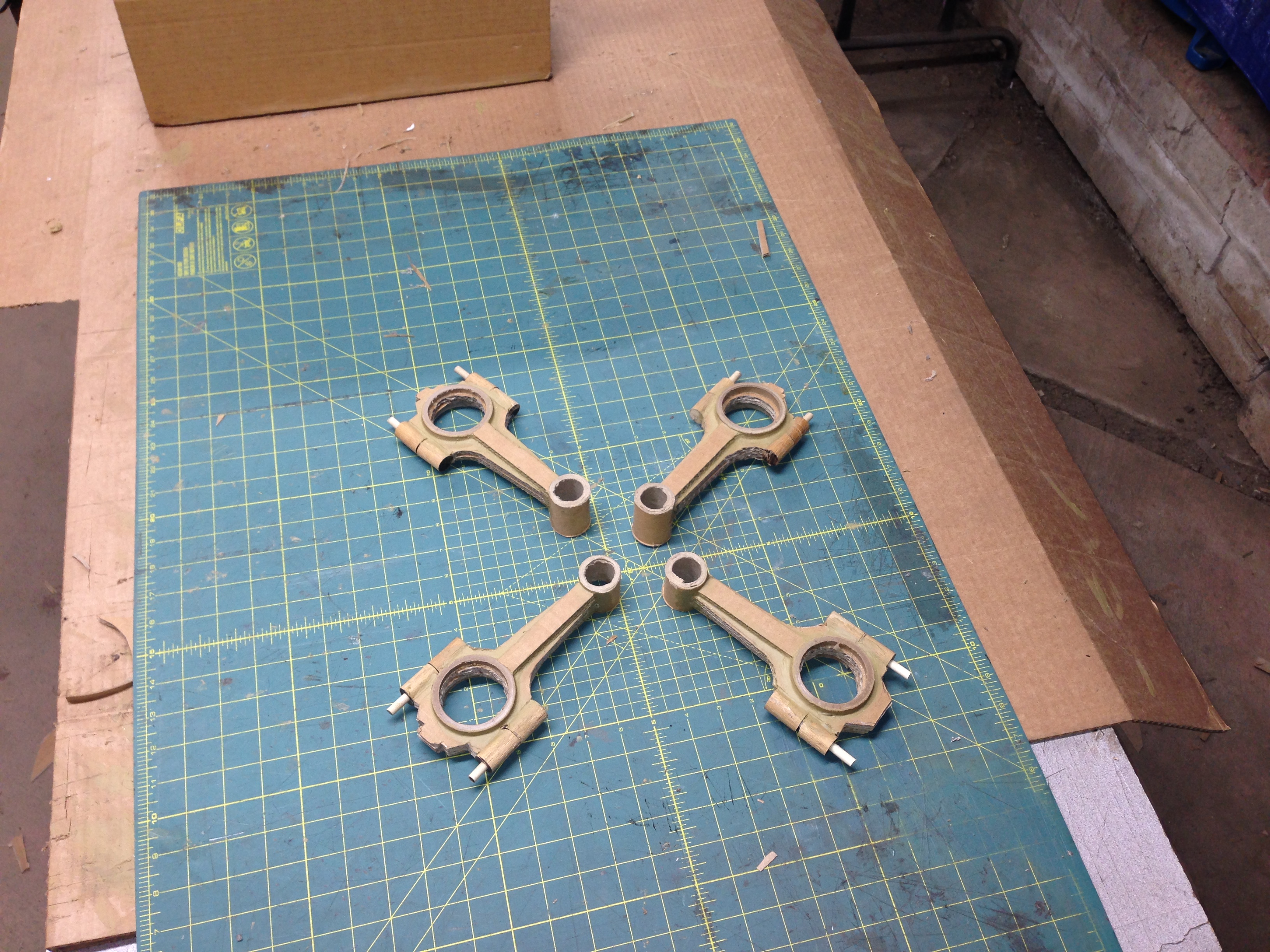 Cardboard M10 pistons and crankshaft build Cardboard M10 BMW 2002 FAQ